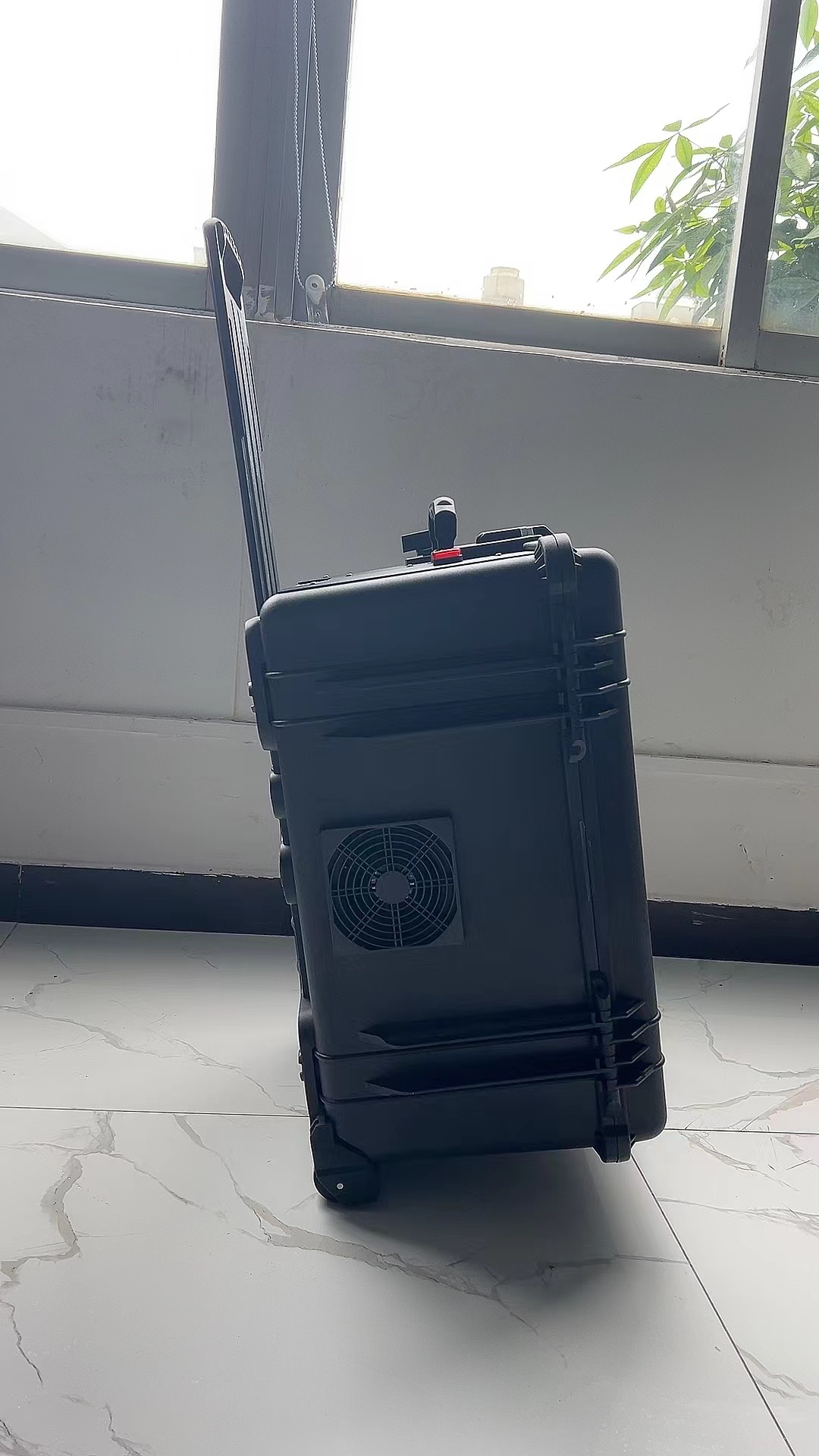 纳雍手拉箱型移动通信干扰器